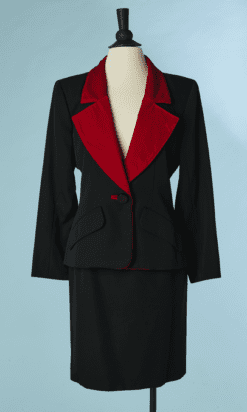 B8755-Tailleur-Yves-Saint-Laurent-en-lainage-noir-col-en-velours-rouge-t38-01