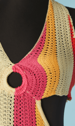 Alternative view of Robe longue 1970 en maille ajourée avec découpes