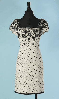 B8514-Robe-1950-en-lin-et-soie-blanc-pois-noirs-et-perles-t40-01