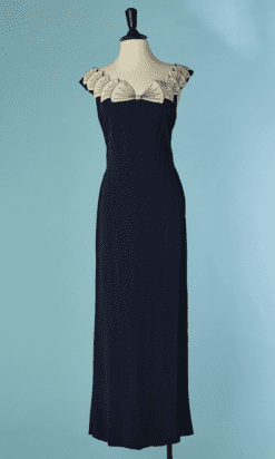 B9587-Robe-longue-1940-en-crepe-marine-encolure-brodee-de-perles-blanches-et-or-t40-01