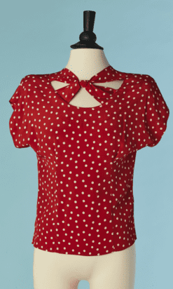 B9595-Haut-1940-en-crepe-rouge-a-pois-blancs-t40-42-01