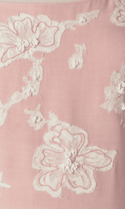 Alternative view of Robe 1960 en lin rose cousue de motifs en dentelle