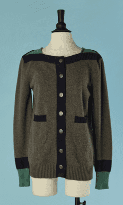 B9803-Gilet-Chanel-en-cachemire-gris-marine-et-vert-t42-01