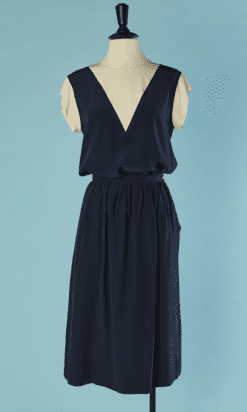 B9805-Tailleur-Chanel-en-soie-marine-et-ecru-t36-02