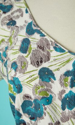 Alternative view of Robe 1950 en coton blanc imprimé floral bleu vert gris