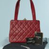 B9705-Sac-Chanel-en-cuir-matelasse-rouge-t26x18x10-01