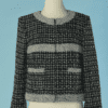 C0002-Veste-Chanel-en-tweed-tisse-gris-et-noir-avec-fils-lurex-t38-01