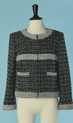 C0002-Veste-Chanel-en-tweed-tisse-gris-et-noir-avec-fils-lurex-t38-01