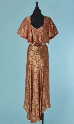 C0274-Robe-longue-et-veste-1930-en-soie-rose-et-lame-or-t42-01