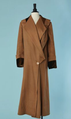 C0713-Manteau-1910-en-laine-beige-caramel-et-parements-en-velours-t40-01