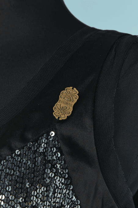 Robe Galliano de cocktail en tulle recouverte de paillettes cousues – Image 5