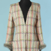 C1218-Veste-Valentino-en-tweed-de-laine-ecru-rose-et-bleu-bas-de-manches-en-vison-T38-01