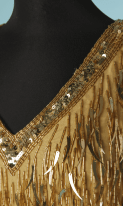 Alternative view of Robe Black Tie Oleg Cassini 1980 pailletée et perlée or