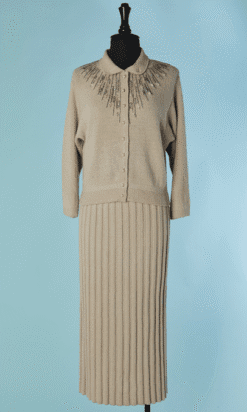 C2141-Tailleur-1940-en-laine-beige-acrylique-brode-de-perles-t36-01