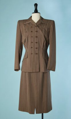 C2592-Tailleur-1940-en-lainage-marron-rayures-ecrues-double-boutonnage-t40-01