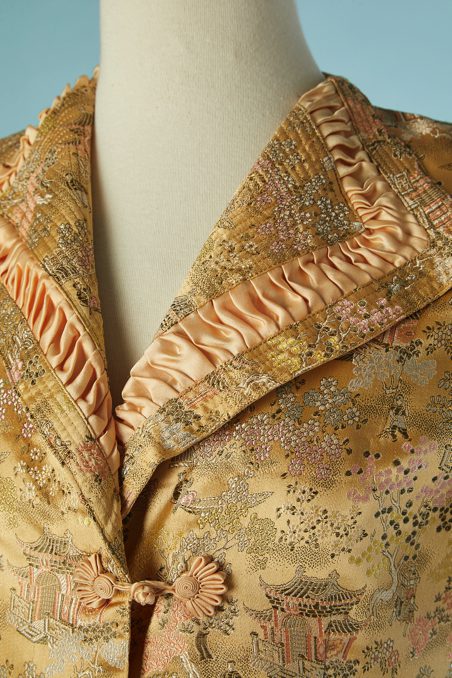 Veste indochinoise 1940 en satin jaune jacquard asiatique – Image 2