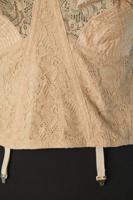 Soutien gorge bustier 1940-50 en satin et dentelle rose – Image 3