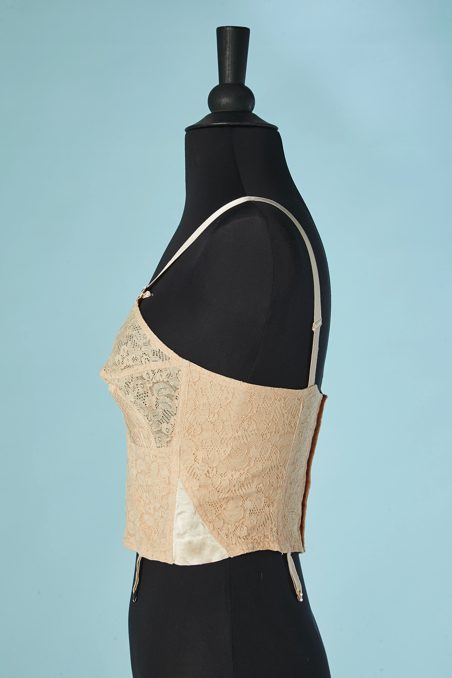 Soutien gorge bustier 1940-50 en satin et dentelle rose – Image 4