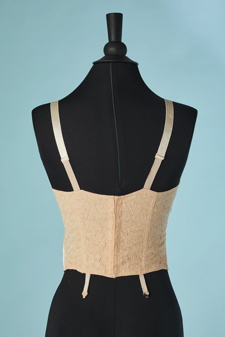 Soutien gorge bustier 1940-50 en satin et dentelle rose – Image 5