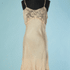 C2468-Combinaison-1930-en-satin-de-soie-rose-orange-incruste-de-dentelle-beige-t40-01