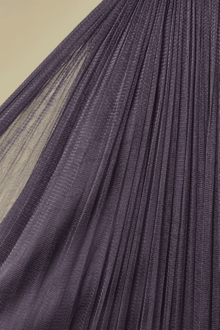 Robe longue du soir Catherine Deane en tulle violet plissé – Image 4