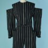 C3096-Tailleur-Veste-et-bermuda-noir-rayures-blanches-Jean-Remy-Daumas-T36