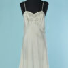 C3186-Combinaison-1930-en-satin-de-soie-jaune-brode-t36
