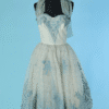 C3843-Robe-de-bal-1950-en-voile-de-nylon-blanc-peinte-en-bleu-T34-001