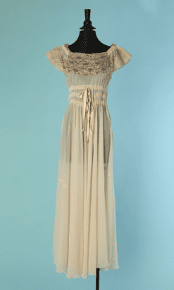 C8151-Chemise-de-nuit-1930-en-soie-beige-et-dentelle