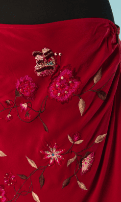 Alternative view of Jupe asymétrique Lolita Lempicka en soie rouge brodée