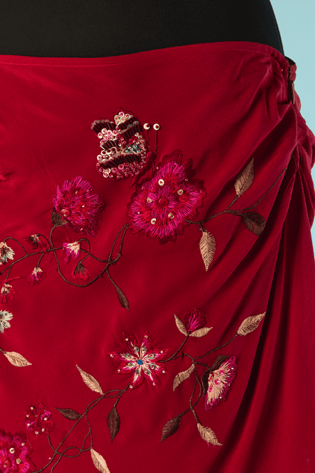 Jupe asymétrique Lolita Lempicka en soie rouge brodée – Image 2