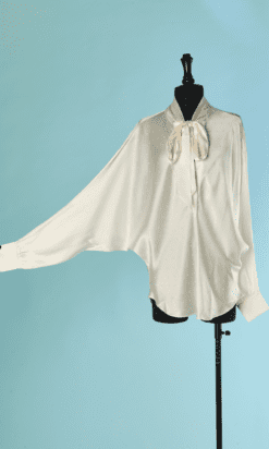 C5297-Chemisier-Alexandre-Vauthier-couture-et-satin-de-soie-blanc-a-pois-manches-chauve-souris-T38