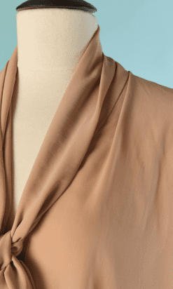 Alternative view of Chemisier Alexandre Vauthier couture en mousseline beige rosé