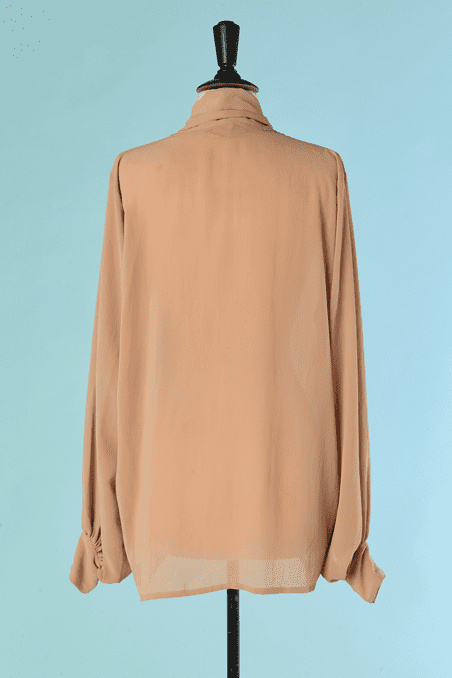 Chemisier Alexandre Vauthier couture en mousseline beige rosé – Image 6