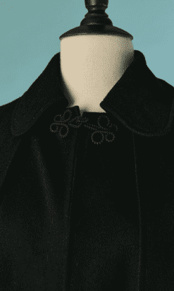Alternative view of Cape Saint Laurent circa 1970 en lainage noir