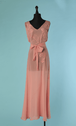 C8132-Chemise-de-nuit-1930-en-soie-rose-avec-incrustations-T36