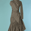 C8138-Tailleur-Aimee-Joyce-en-taffetas-de-soie-gris-marron-jupe-bouffantes-dos-nu-T36-38