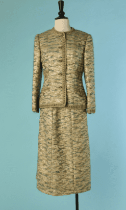 C8139-Tailleur-1960-en-lainage-vert-bleu-or-passementerie-or-T40