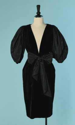 C8158-Robe-Saint-Laurent-1984-en-velours-et-taffetas-noir-T34