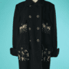 Manteau 3/4 Chanel en cachemire noir bodé sur les poches