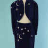 C8104-Taillleur-Yves-Saint-laurent-variation-en-velours-bleu-avec-lune-et-etoiles-argentes-T42