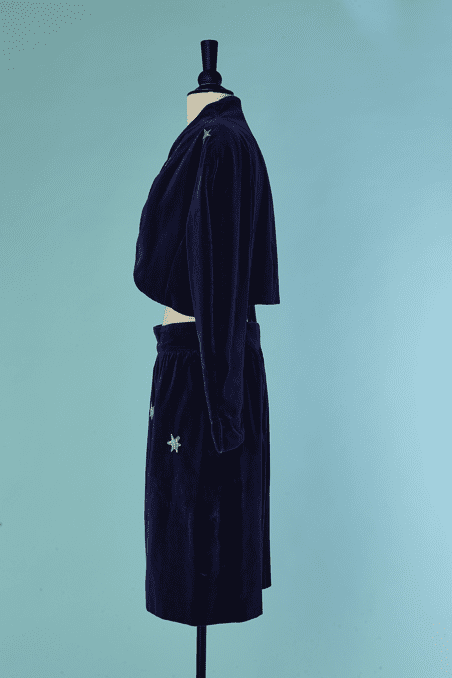 Tailleur Yves Saint Laurent variation en velours violet – Image 4