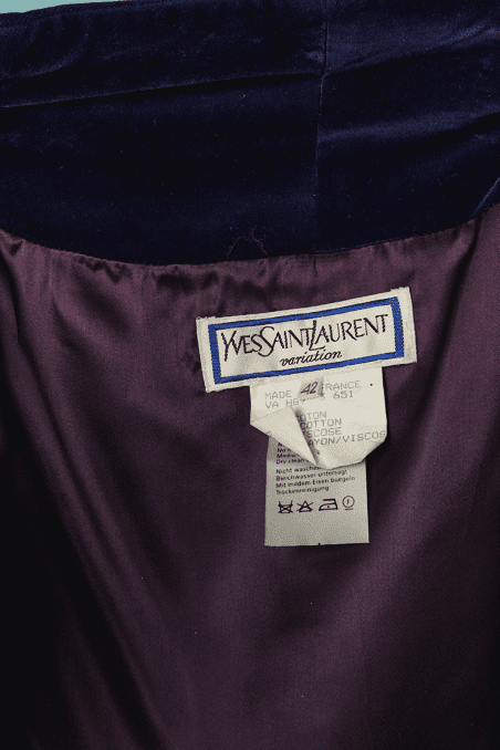 Tailleur Yves Saint Laurent variation en velours violet – Image 6