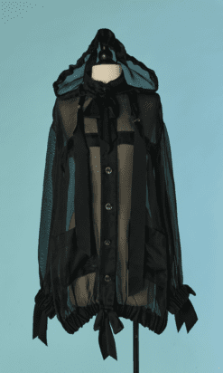 C8112-Veste-Chanel-en-organza-noir-avec-capuche-001