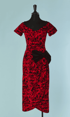 C5797-Robe-1950-60-en-velours-rouge-et-noir-noeud-sur-1cote-T38