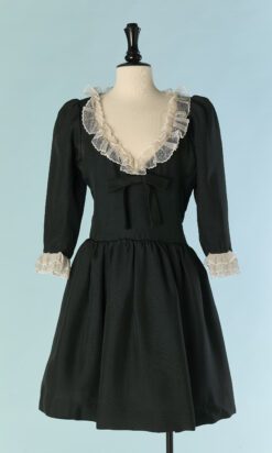 Robe Yves Saint Laurent couture 1960 baby doll soie noire et dentelle blanche